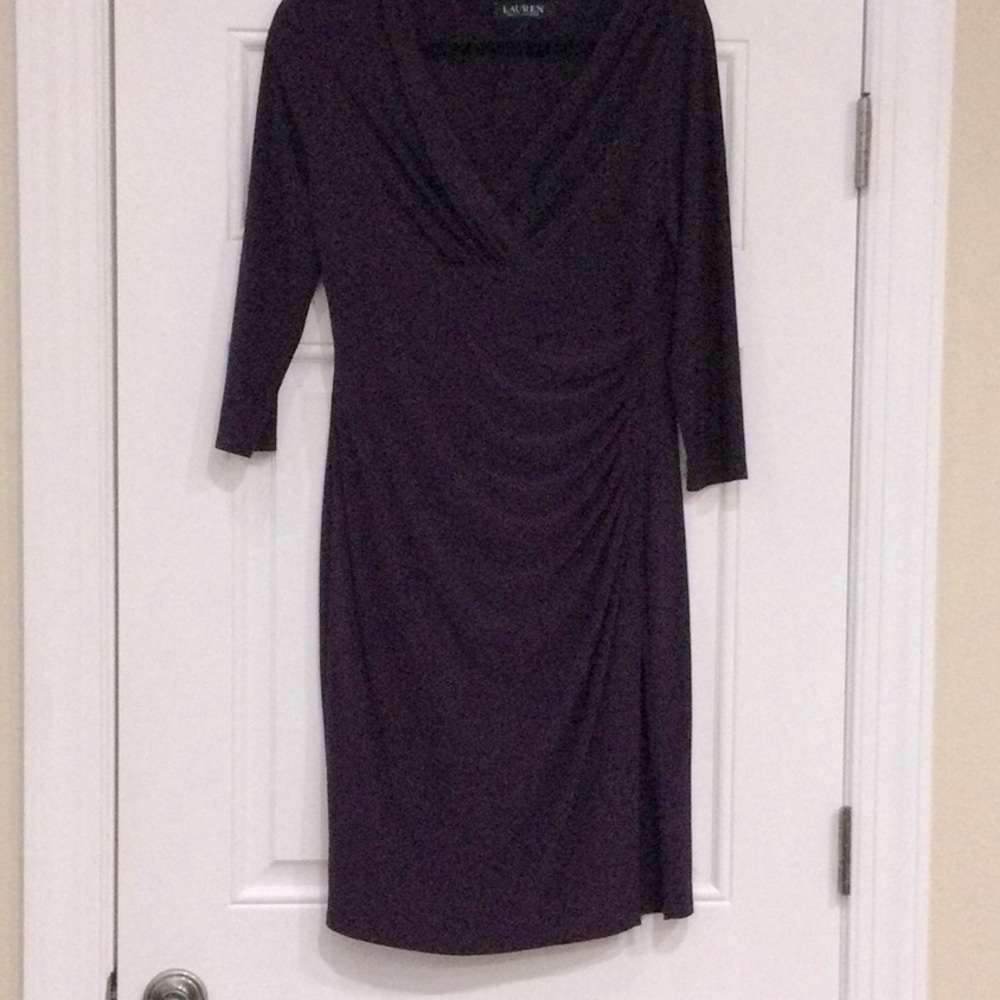 Lauren Ralph Lauren Classic long sleeve V-neck in beautiful Eggplant color sz10
